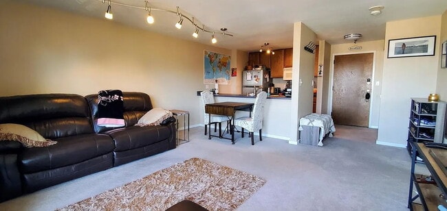 Building Photo - "Charming 1-Bedroom Oasis in the Heart of Jersey City – Your Perfect Urban Retreat!"