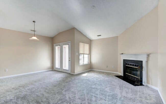 Building Photo - 2106 Whitehall Rd Unit 2D