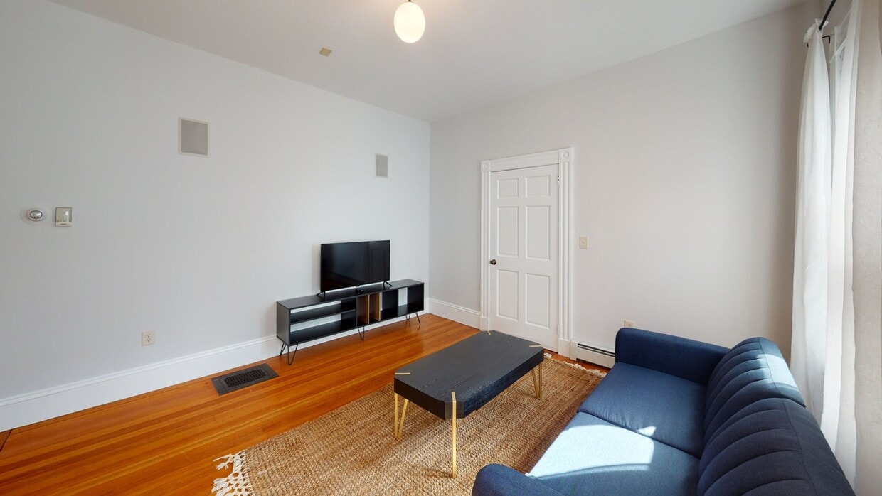Photo - Private bedroom in 3 bed/2 bath Home