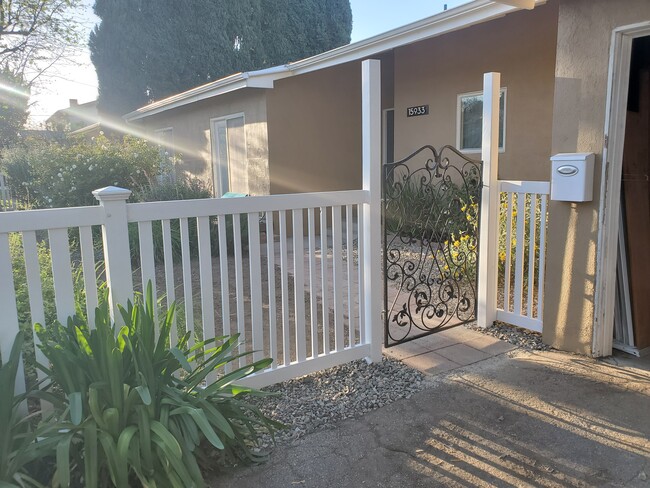 Photo - 15933 Kittridge St