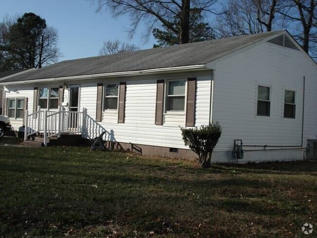 Building Photo - 806 Burton St Rental