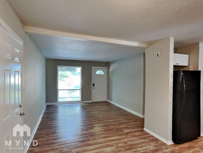 Photo - 502 Fairlane Cir NW