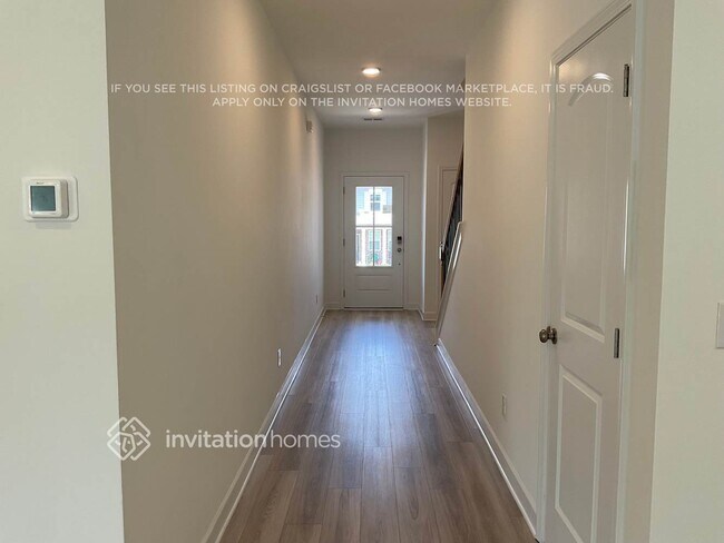 Photo - 208 E Millbrook Dr