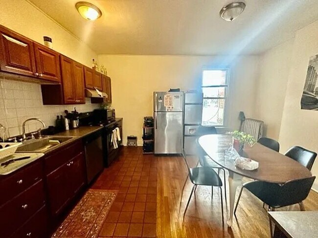 Photo - Renovated 4 Floor 5 Bed/2 Bath Fenway Townhouse on Hemenway for September 1st