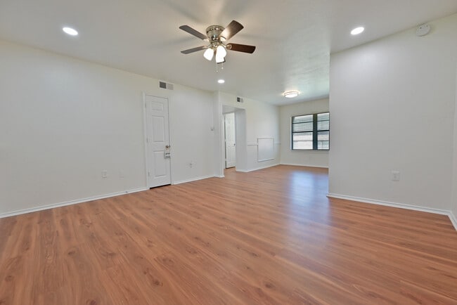 Photo - Wynnewood Gardens