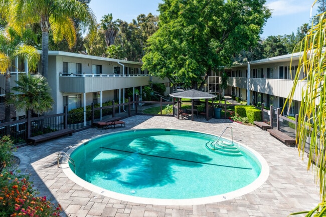 Building Photo - Shutters Apartments