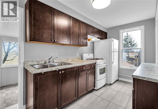 Photo - 162 East St Unit 2