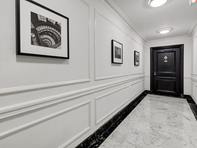 Photo - 202 E Walton Pl