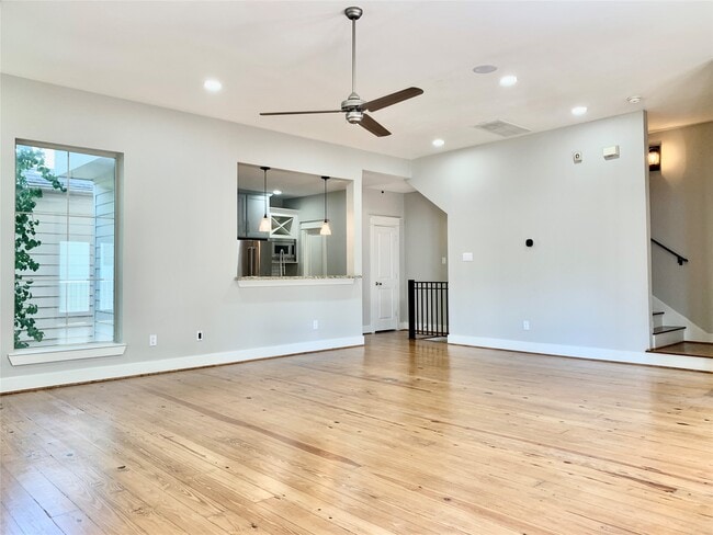 Photo - 5305 Nett St