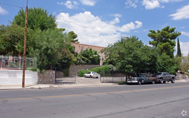 La Mariposa Apartments