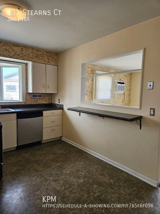 Photo - 137 Stearns Ct