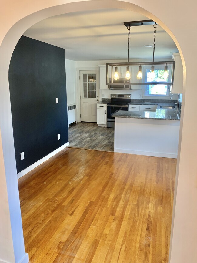 Photo - 1374 State St