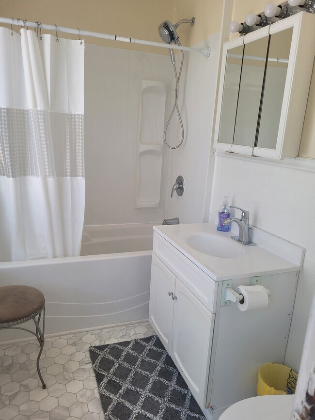 Photo - 416 E 3rd St Unit 1st flr