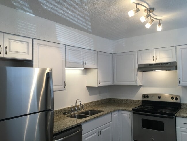 Building Photo - 1417 29th St Unit D