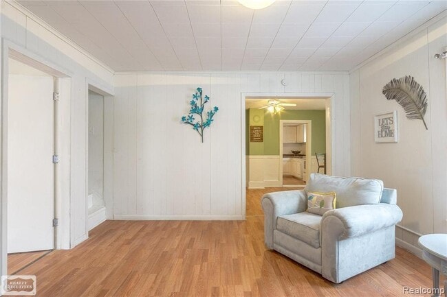 Photo - 107 E Perry St