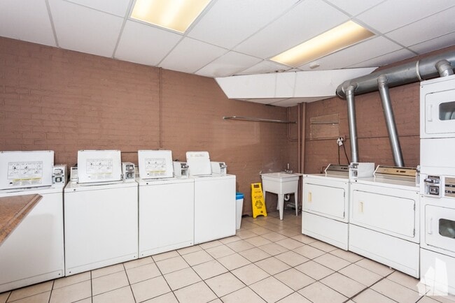 Building Photo - 643 W Deming Pl Unit 304