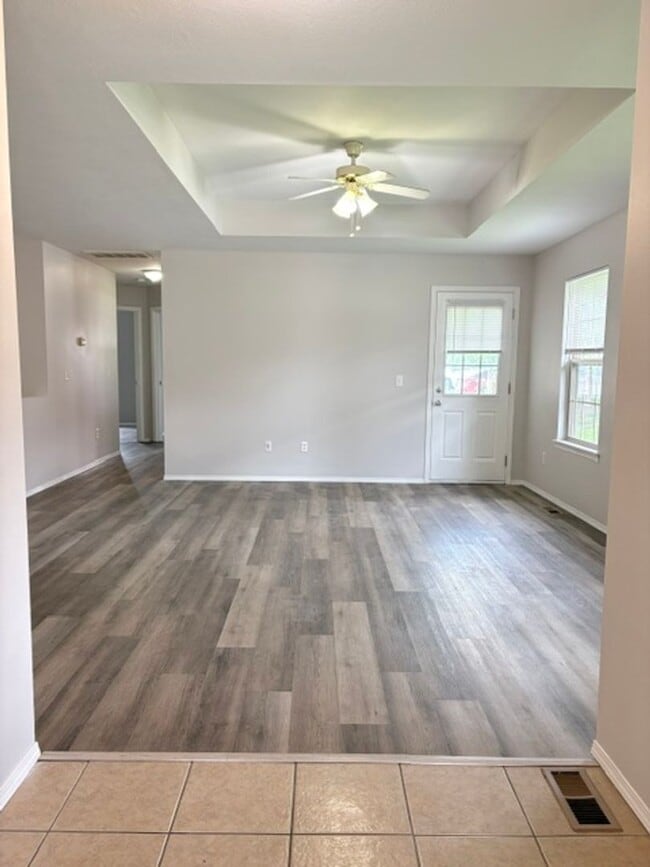 Photo - Ozark~ 4 bedroom walkout basement duplex for rent!