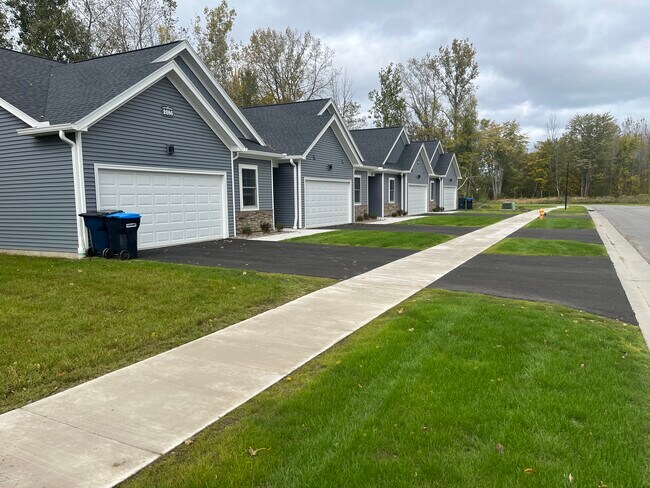 Photo - 2087 Community Ln