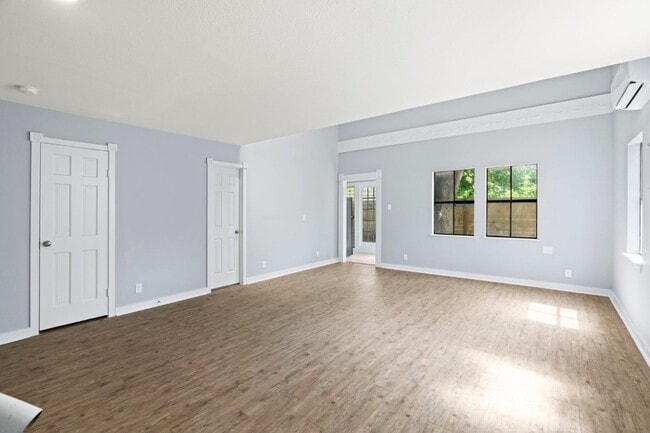 204 E Houston St Unit B