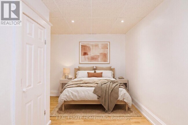 Photo - 208 Ontario St