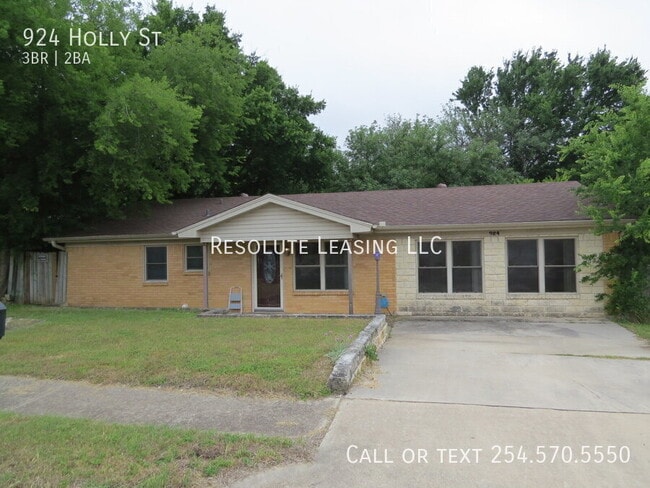 Building Photo - 924 Holly St