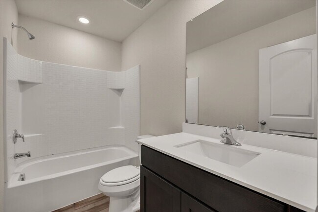 740 Saratoga Dr