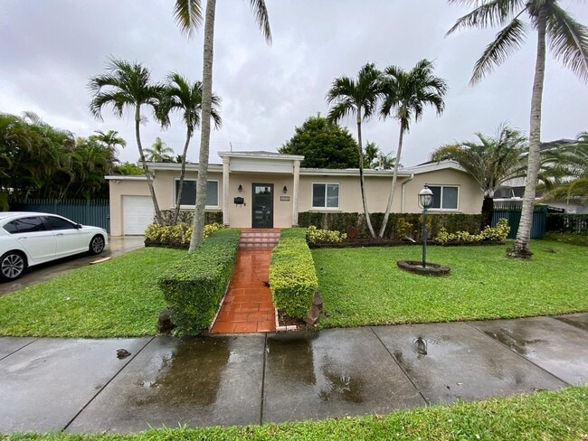 Building Photo - 3725 SW 60th Ct