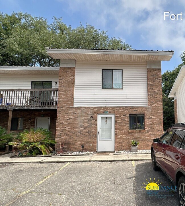 Spacious Townhouse in Downtown Fort Walton... - Spacious Townhouse in Downtown Fort Walton...