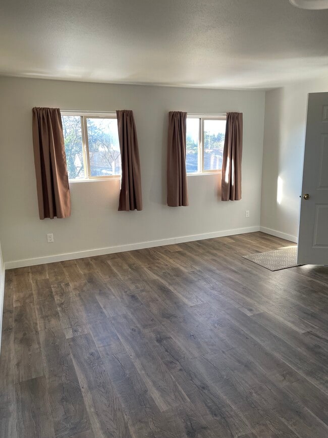 Photo - 2960 Redwood St