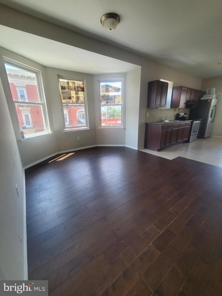 Building Photo - 5052-54-5054 Walnut St Unit 301