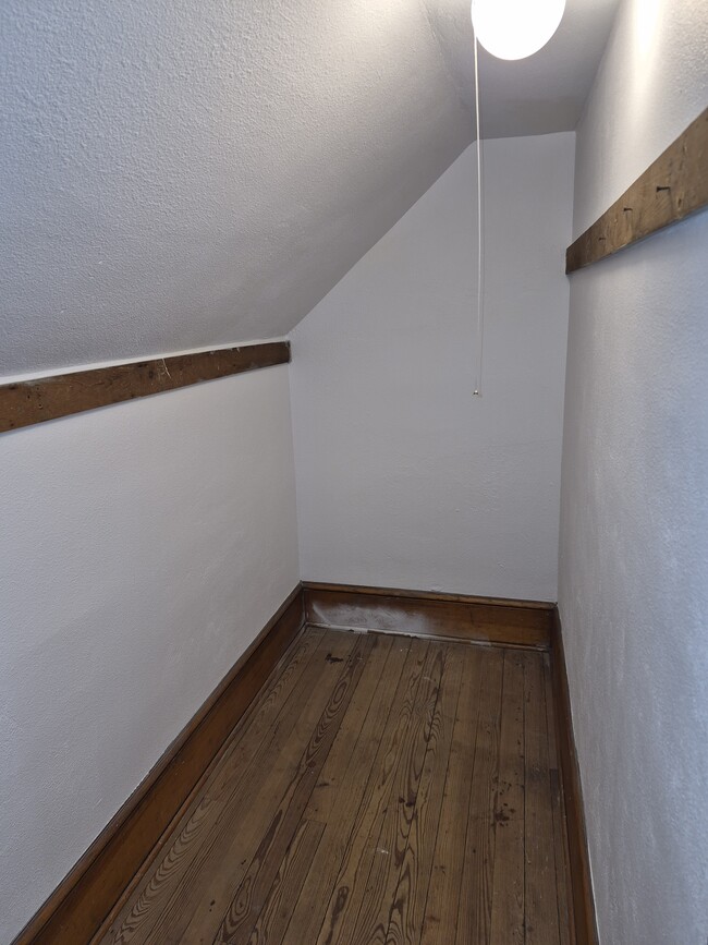 Photo - 202 Gadow Ln