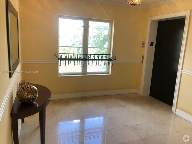 Building Photo - 322 Madeira Ave Unit 302 Rental