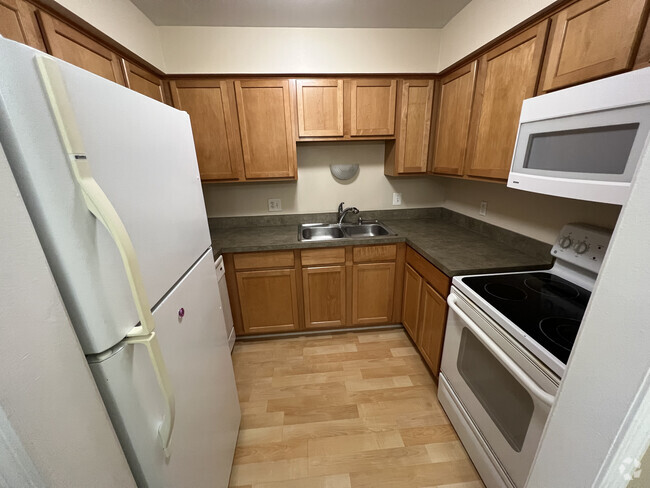 Building Photo - 1840 Axtell Dr Unit 4 Rental