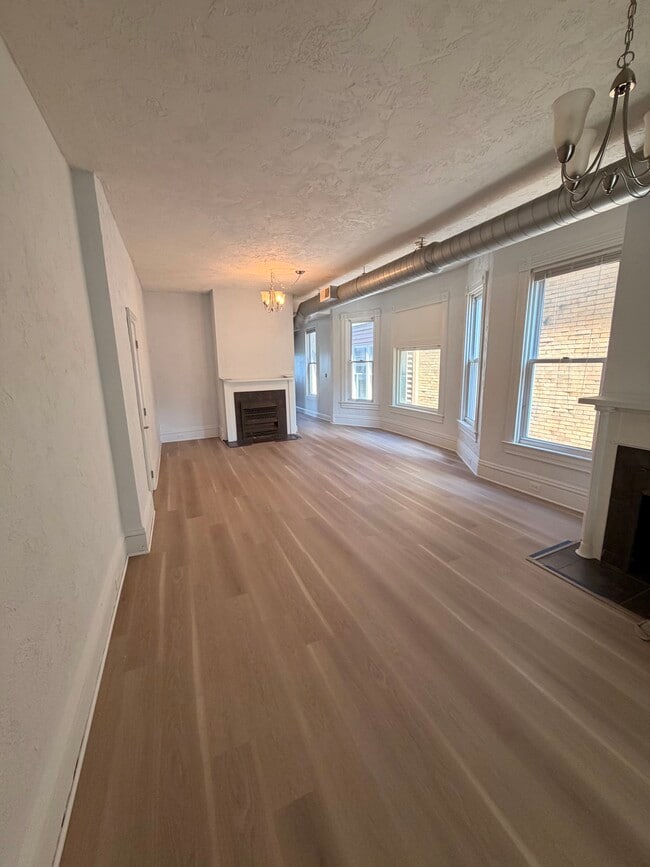 Building Photo - 128 Cohassett St Unit 1
