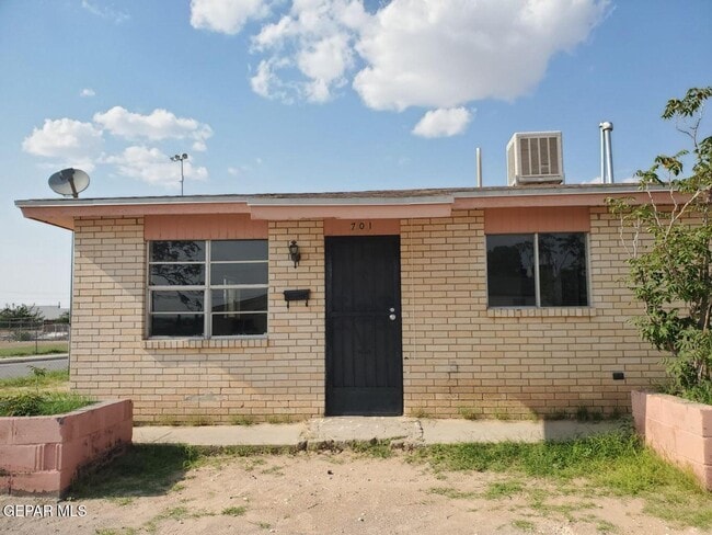 Building Photo - 701 Hilton Ave