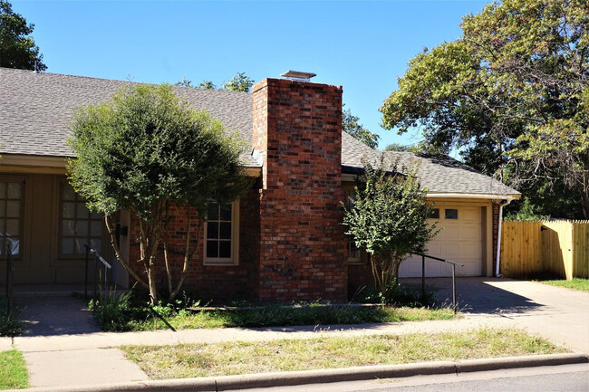 Photo - 2202 32nd St Townhome