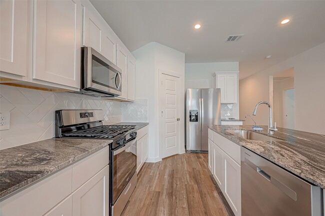 Building Photo - 1018 Fringed Bluestar Dr