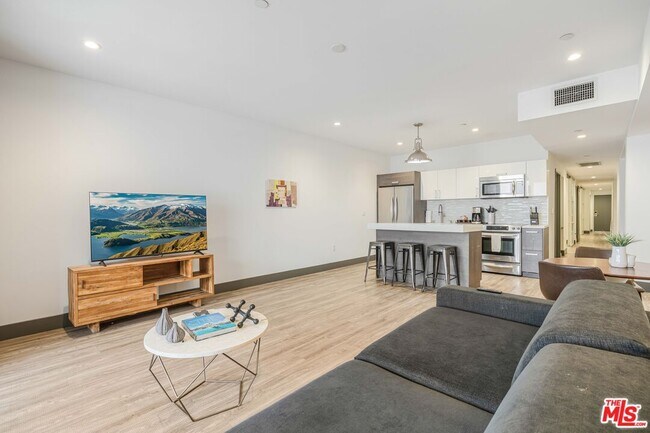 Photo - 932 S Hill St Unit 402