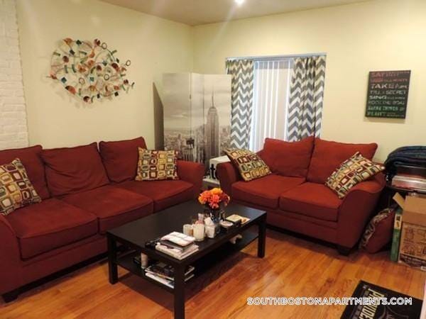 Building Photo - 550 E 3rd St