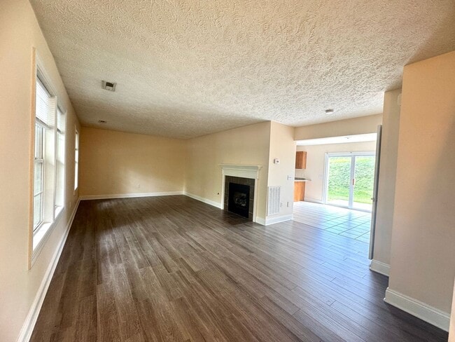 Photo - 270 Tall Oak Blvd NW