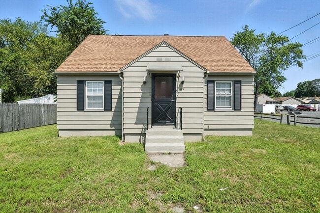 Building Photo - 1118 Boston Rd Rental