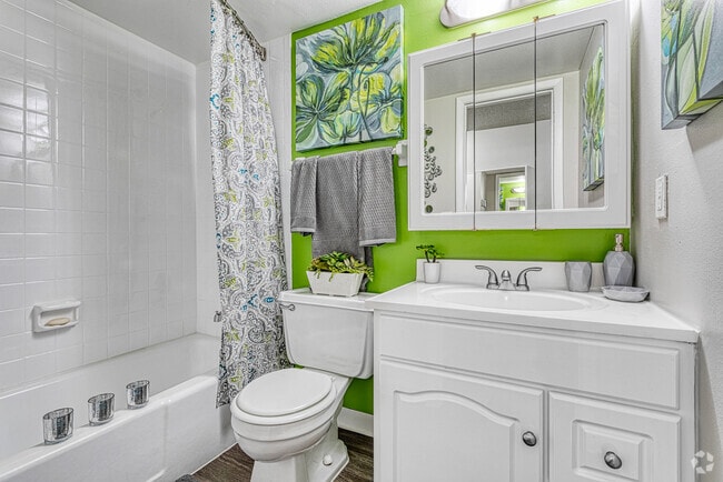2BR, 2BA - 1066SF - Enclave at Lake Ellenor