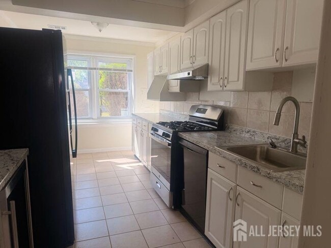 Photo - 614 W 8th St