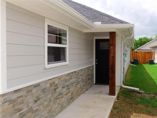 Photo - 608 E College St