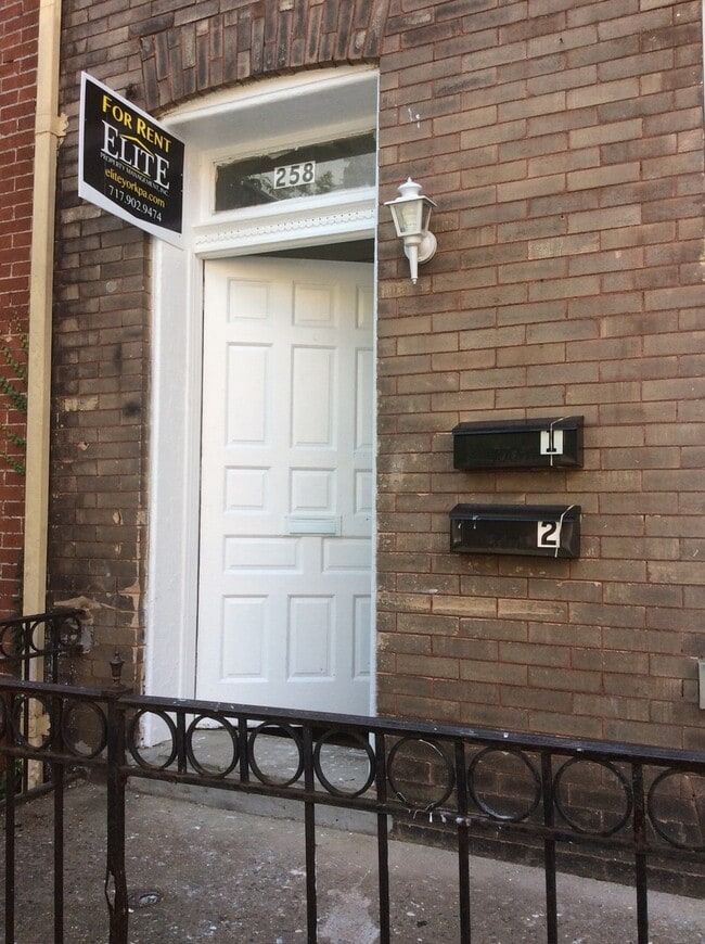 Building Photo - 3 Bedroom 1 Bath Apartment York City SD