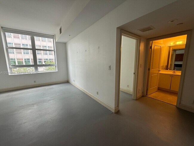 Photo - 111 E Flagler St Unidad 402