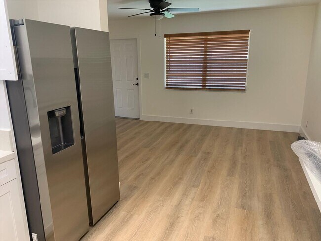 Photo - GREAT 2/1 UNIT AVAILABLE FOR IMMEDIATE MOVE-IN!!