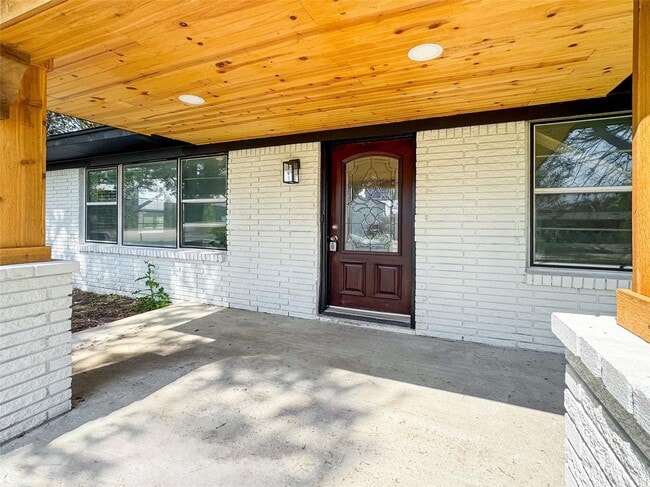 Photo - 2108 Ontario Ave