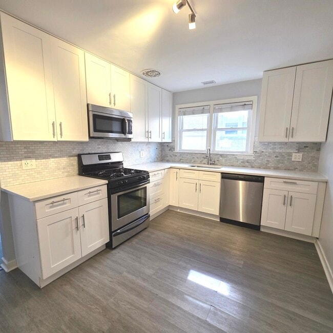 Photo - 8845 Bronx Ave Unidad 1N