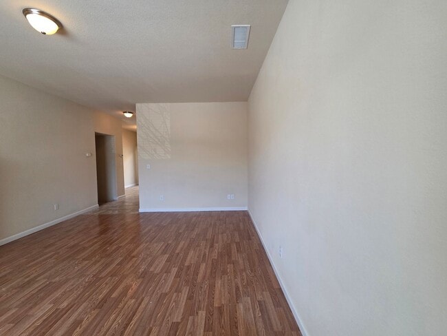 Photo - 3 Bedroom 2.5 Bath Close to UNR!